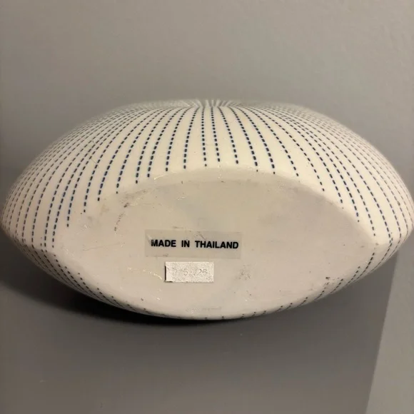 Blue & White Diva Round Shell Sea Urchin Vase - Picture 4 of 4